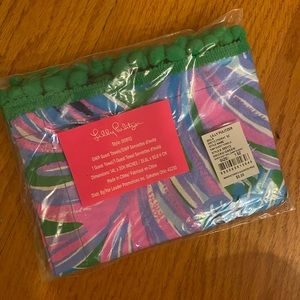 Nwt Lilly Pulitzer guest towel gecko green one towel gwp pompom trim